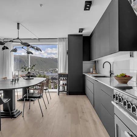 Penthouse In The Center Of The Gateway To The Arctic Ocean Spectacular Views アパート トロムソ